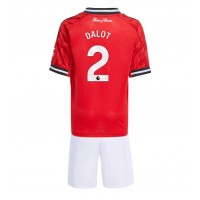 Stroje piłkarskie Manchester United Diogo Dalot #2 Koszulka Podstawowej dla dzieci 2025-26 Krótki Rękaw (+ szorty)